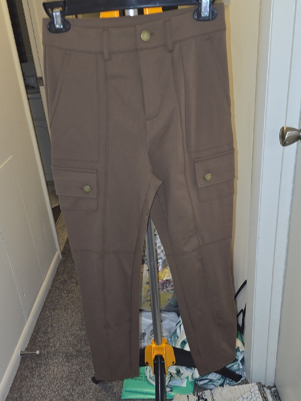 $5 - MUST BUNDLE - NWOT HALARA Cargo Pants in Brown with Flap Pockets